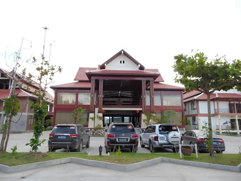 Xishuangbanna Hotel Managed By Xandria Hotel Luang Prabang Exteriör bild